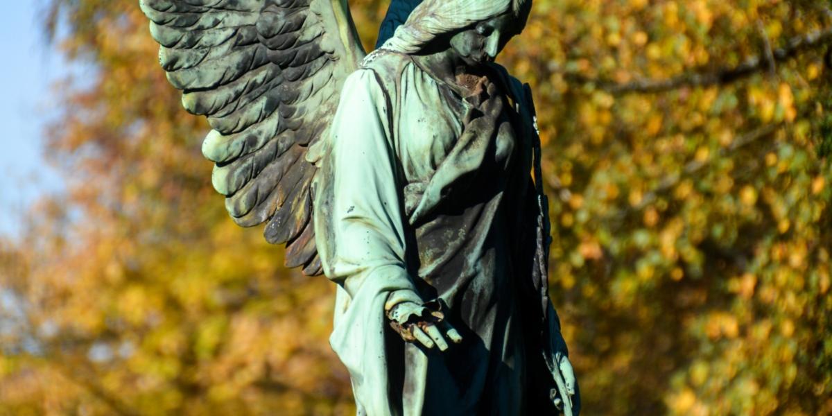 Engel, Gedenken, Gedenkstein, Statue, Herbst, Laub, Ruhestätte, Trauer, Erinnerung, Ex-Bild-DB-ID: 21720