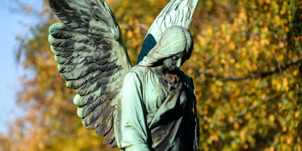 Engel, Gedenken, Gedenkstein, Statue, Herbst, Laub, Ruhestätte, Trauer, Erinnerung, Ex-Bild-DB-ID: 21720