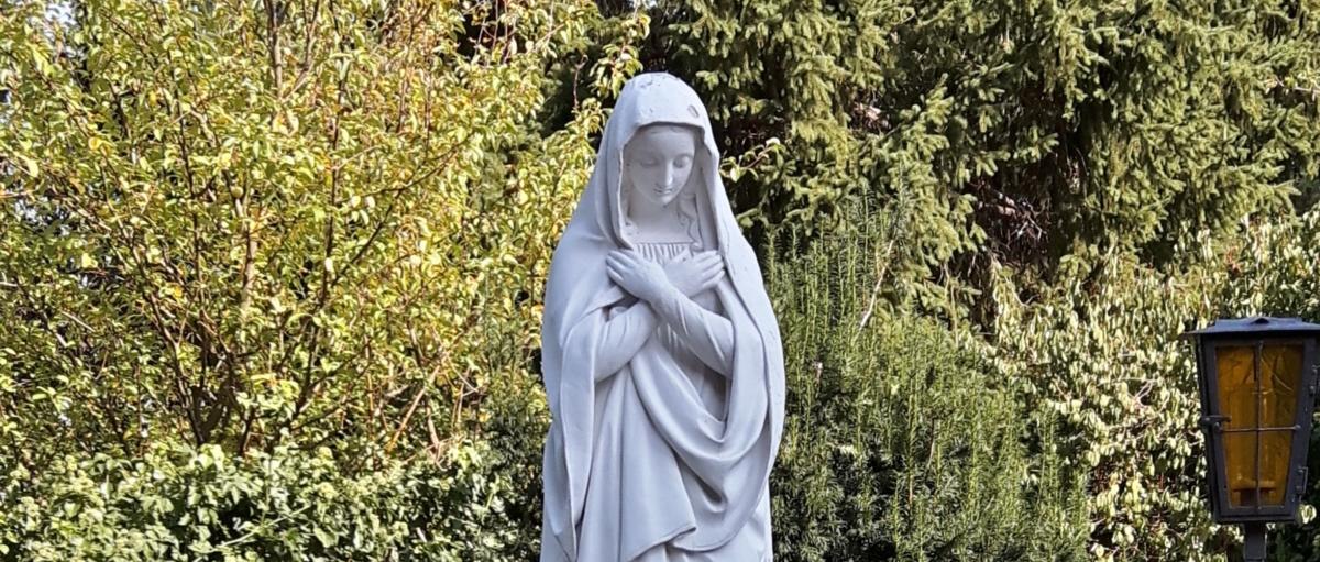 Mutter Gottes,Maria, Marienfigur, Skulptur vor der Kirche in Bonn-Endenich Ex-Bild-DB-ID: 20850