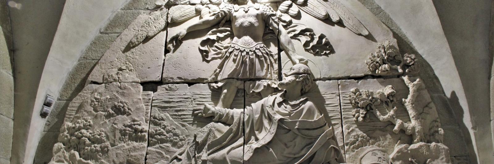 Erzengel Michael, Relief in der Abtei Mont-Saint-Michel