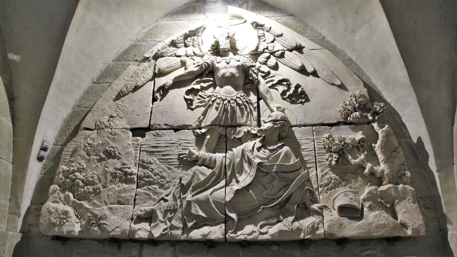 Erzengel Michael, Relief in der Abtei Mont-Saint-Michel