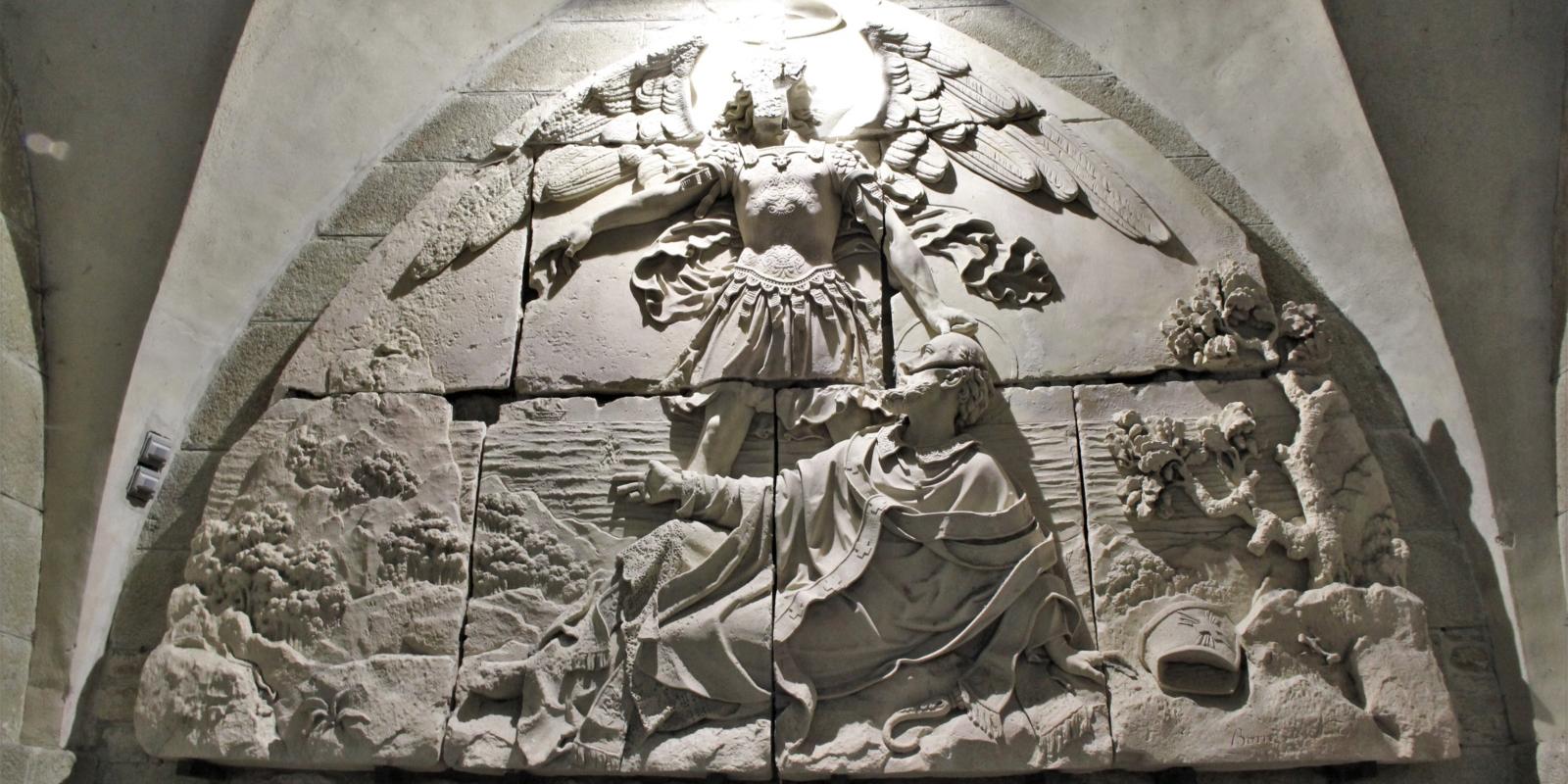 Erzengel Michael, Relief in der Abtei Mont-Saint-Michel
