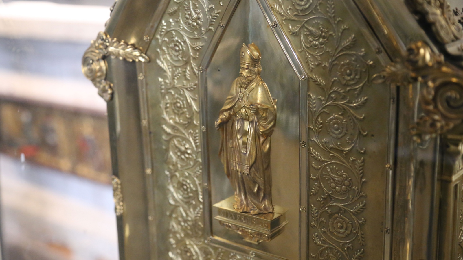 Der hl. Evergislus auf dem Reliquienschrein in St. Peter, Köln