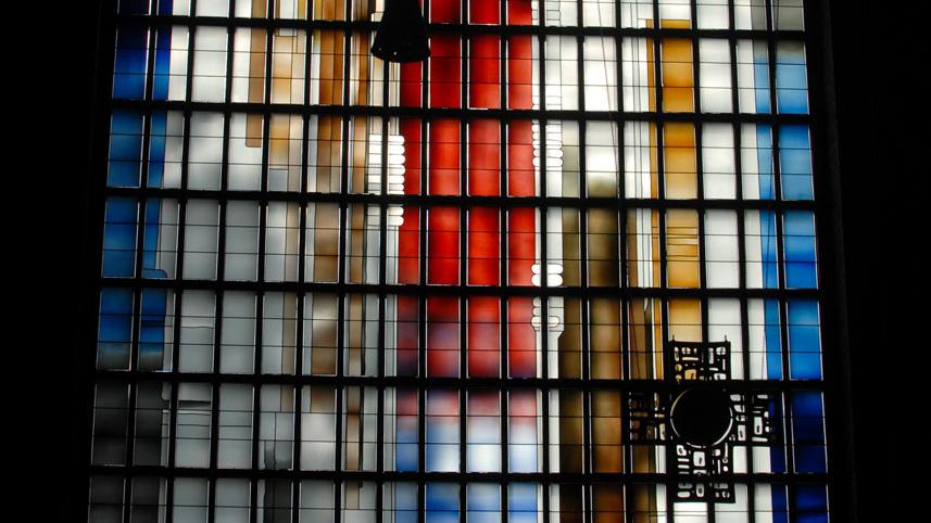 Das größte Holzfenster Europas in der kath. Kirche St. Elisabeth in Opladen