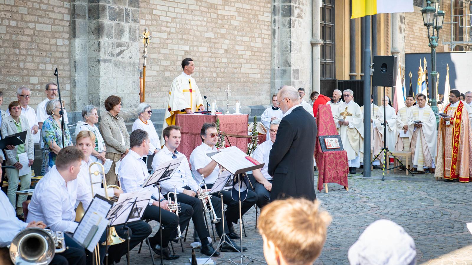 Fronleichnam am Bonner Münster mit Stadtdechant Dr. Wolfgang Picken als Hauptzelebranten (2022)