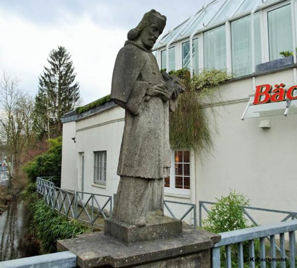 Nepomukbrücke in der Bergheimer Fußgängerzone