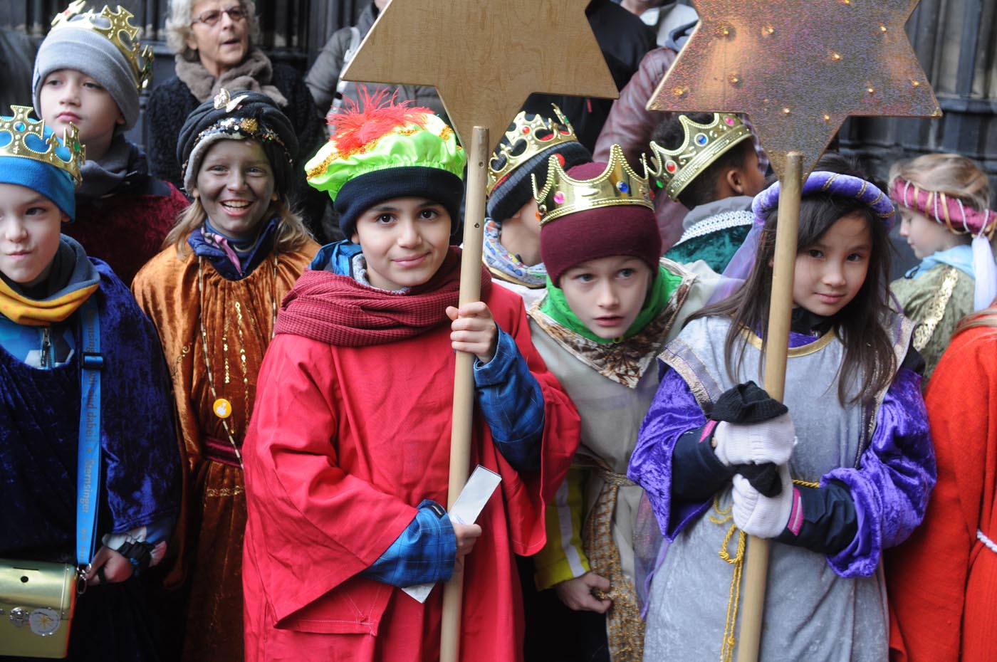 Die Sternsinger sind am Dreikönigstag in Köln unterwegs