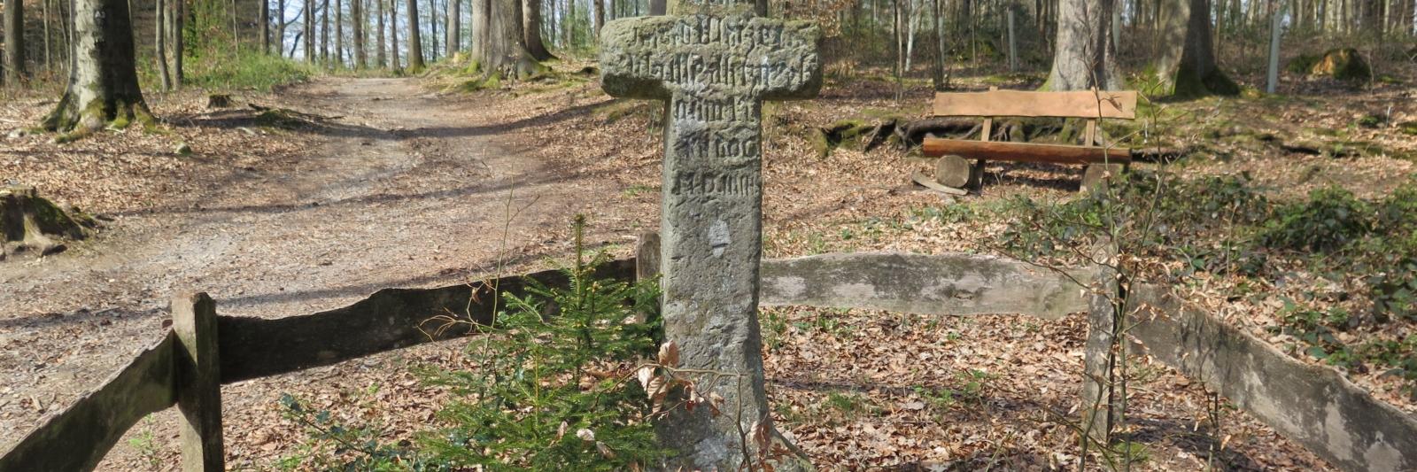 Im Wald an der Eschbachtalsperre (Remscheid, Stadtbezirk Lennep) findet man ein 500 Jahre altes Kreuz – ein Mord- oder Sühnekreuz, weil es wohl zur Sühne eines Mordes aufgestellt wurde.