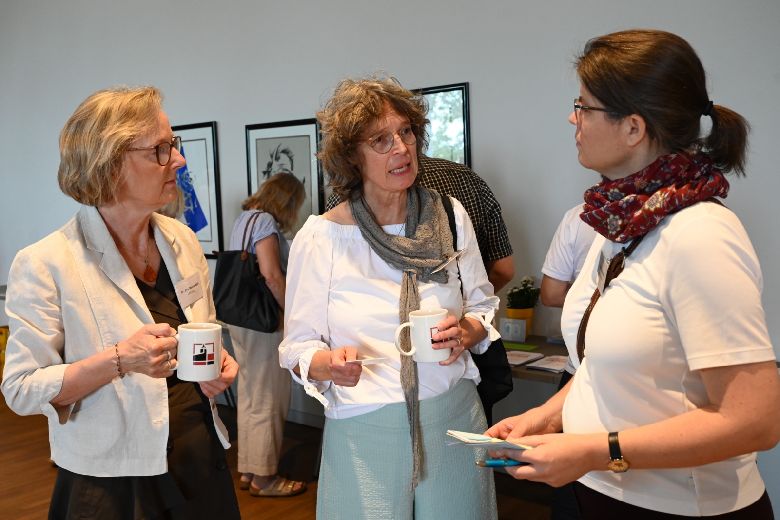 Hedwig Bergmann, Sandra Behrendt (rechts), Dr. Eva-Maria Will (links)