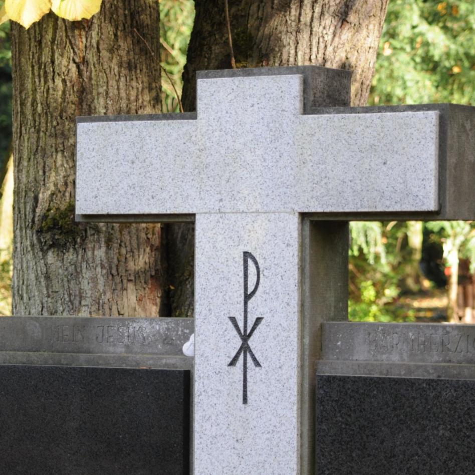 Bild von einem Christusmonogramm auf einem Grabstein