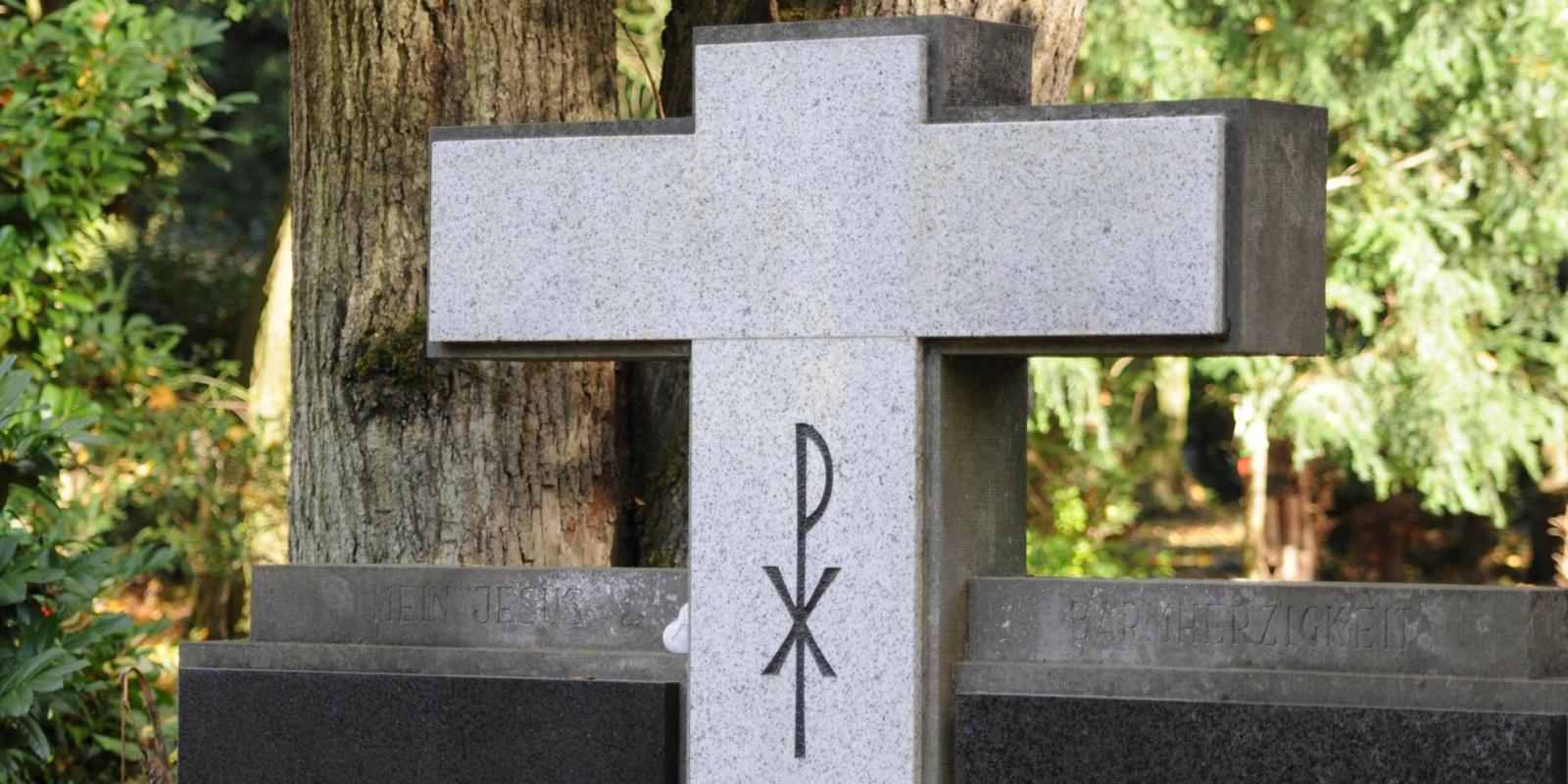 Bild von einem Christusmonogramm auf einem Grabstein