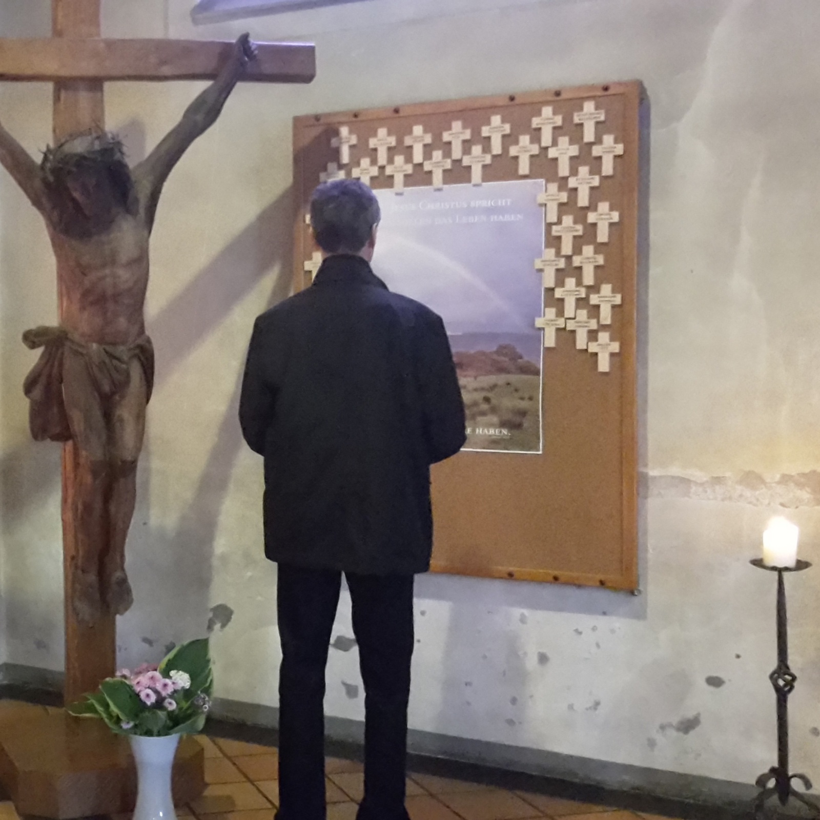 Totengedenken Beter vor Kreuz_1