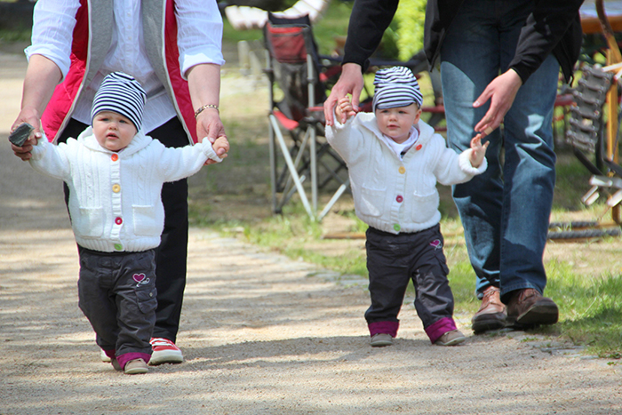 Zwillinge-Familie (C) Bernhard Riedl, bilder.erzbistum-koeln