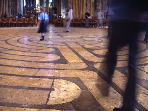 Labyrinth_at_Chartres_Cathedral (c) CC BY-SA 3.0, https://commons.wikimedia.org/w/index.php?curid=510275