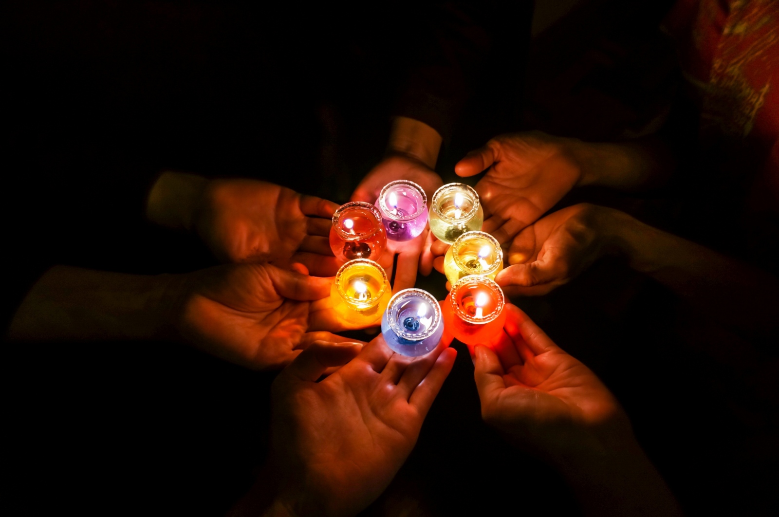 candles-in-dark-1706056_by_truthseeker08_pixabay_pfarrbriefservice
