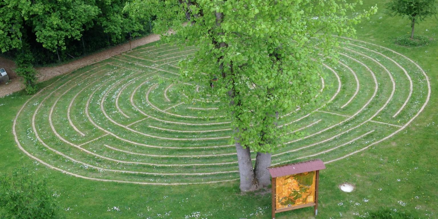 Das Bild zeigt ein Labyrinth aus dem Kloster Arenberg
