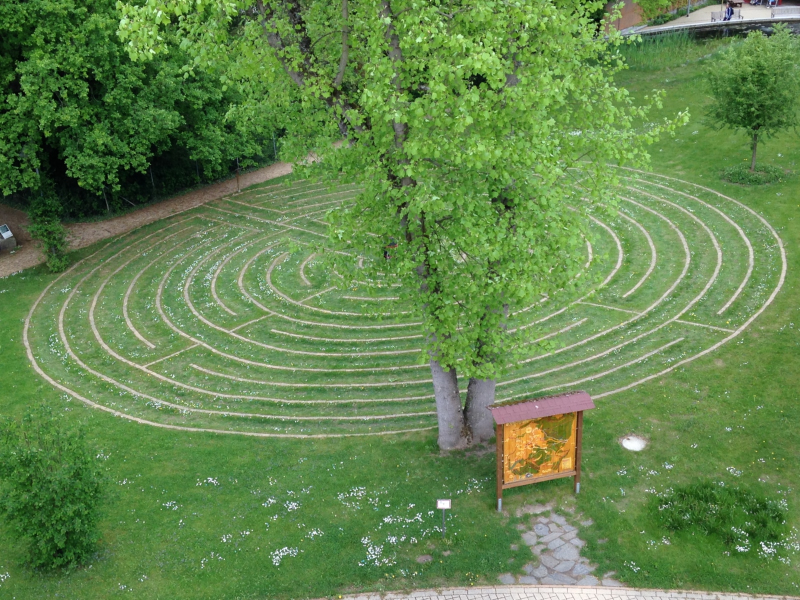 Das Bild zeigt ein Labyrinth aus dem Kloster Arenberg