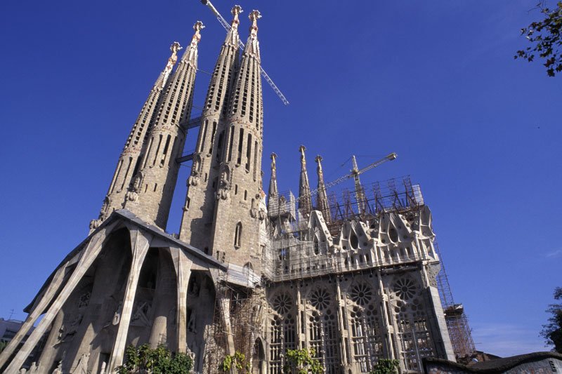 La Sagrada Familie in Barcelona (c) picturealliance_Axiom_Photographic_Steve_Benbow