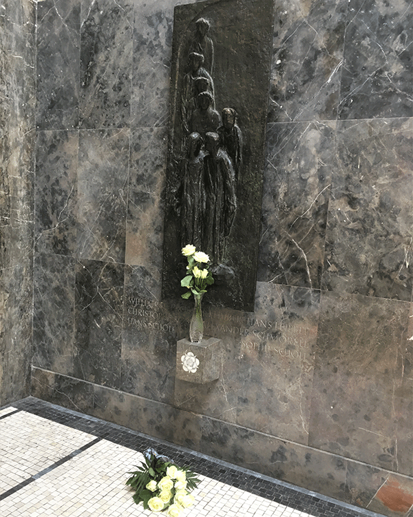 Cherokke, Die Weiße Inderin Cherokke, Die Weiße Inderin