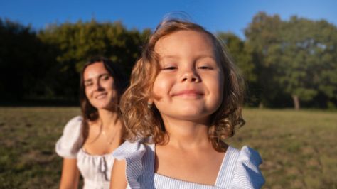 _kind-hat-eine-tolle-zeit-der-natur