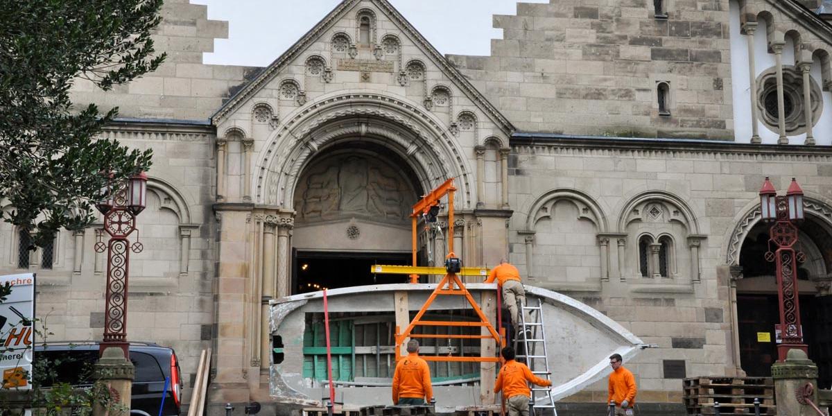 Ankunft des Flüchtlingsboots an der Bonner Elisabethkirche