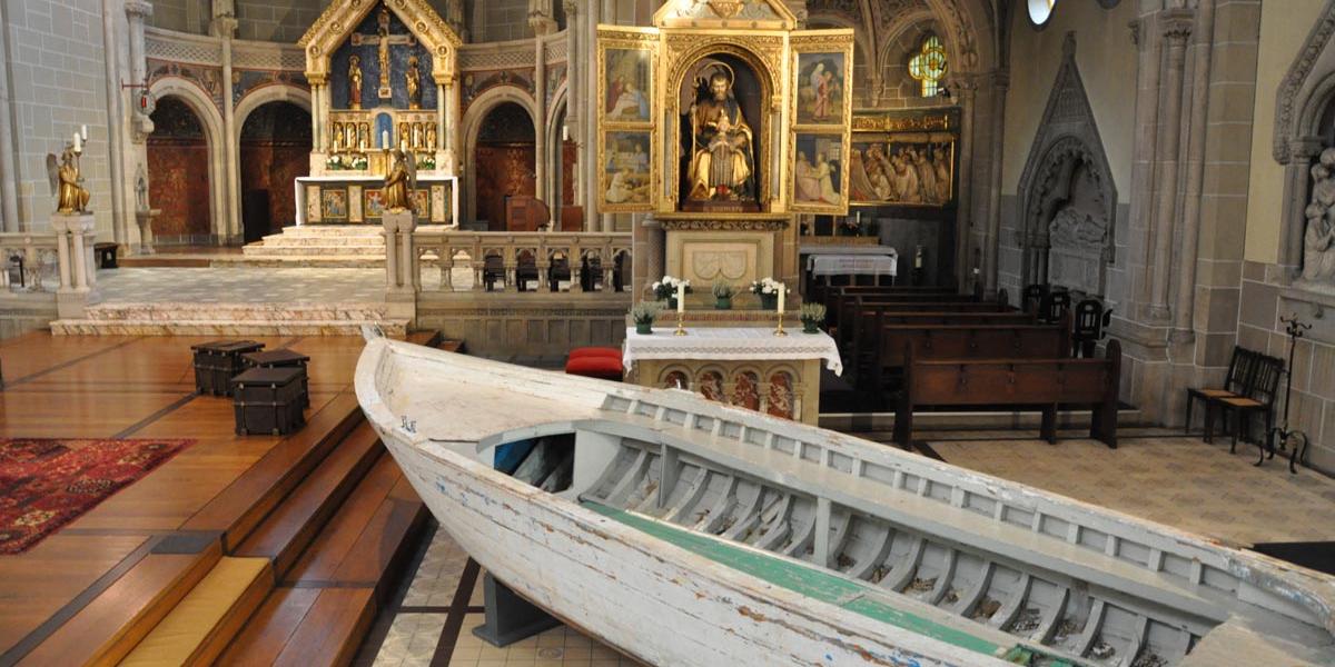 Ankunft des Flüchtlingsboots an der Bonner Elisabethkirche