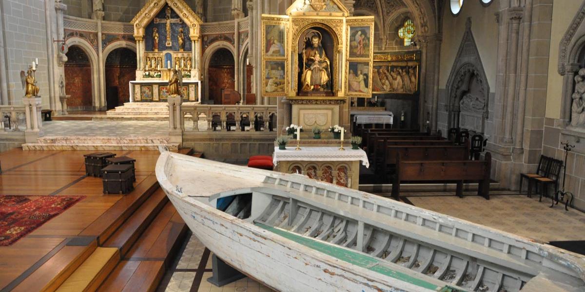 Ankunft des Flüchtlingsboots an der Bonner Elisabethkirche