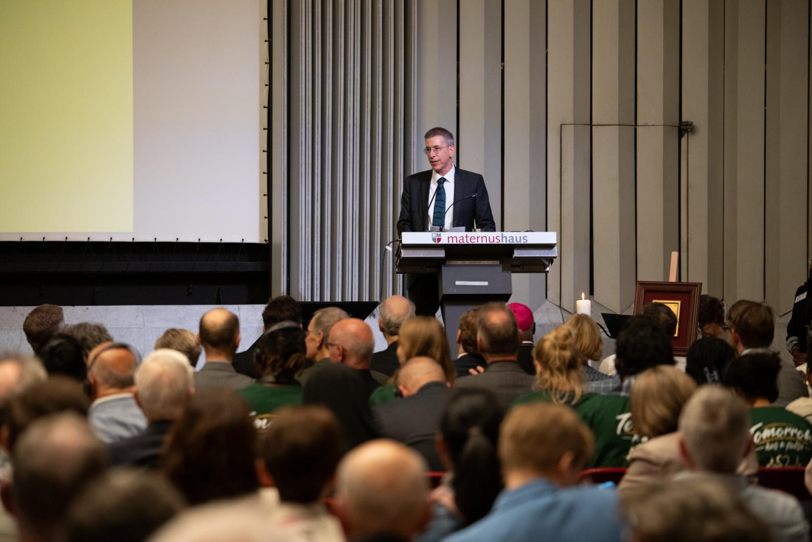 Nadim K. Ammann (Bereichsleiter der Diözesanstelle Weltkirche & Dialog) Nadim Ammann, Leiter des Bereichs Weltkirche & Dialog in seiner abschließenden Rede zum Jubiläum