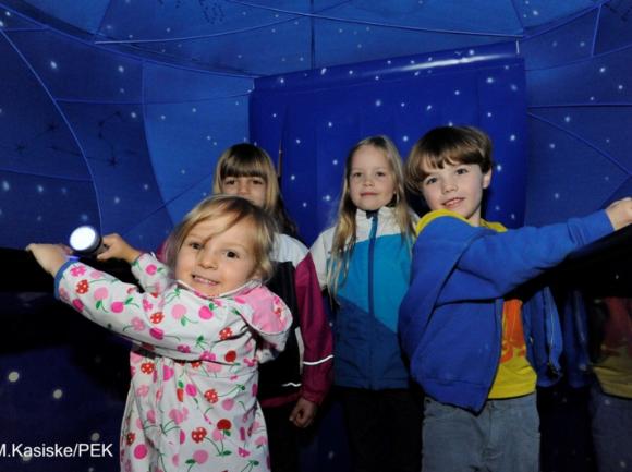 Kinder in der Ausstellung