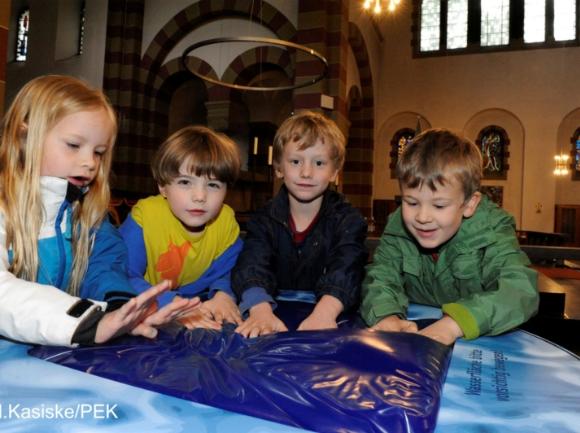 Kinder in der Ausstellung