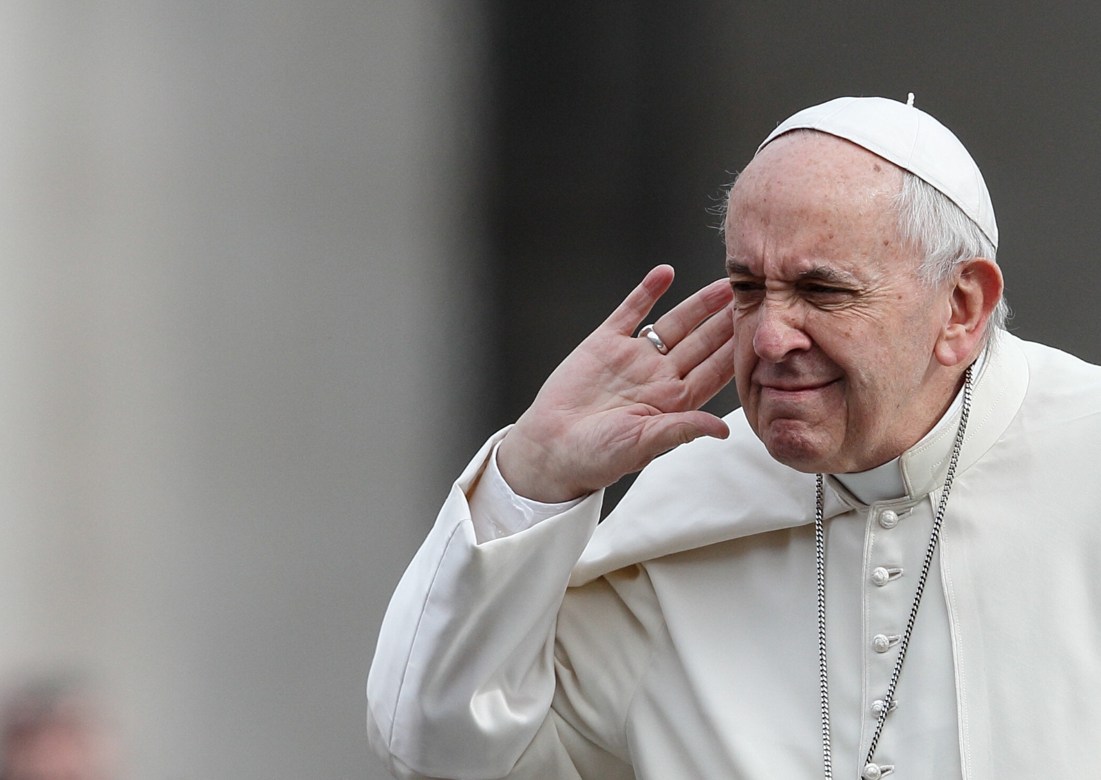 Papst Franziskus hört hin