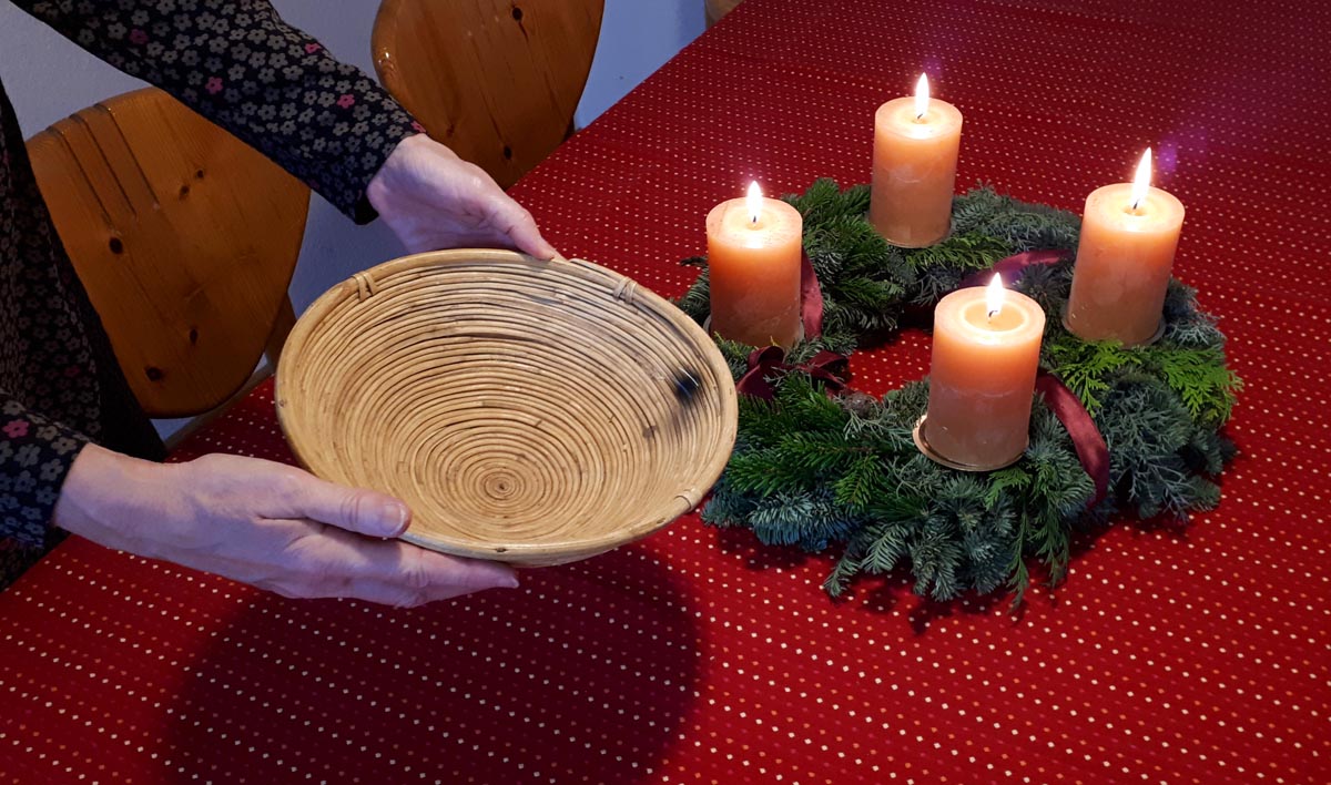 Wunschkugel-Schale bei Adventskranz