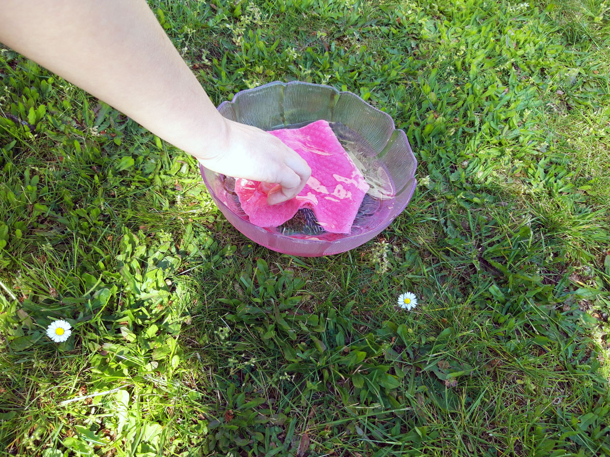 Wasserwettlauf mit Schwämmen