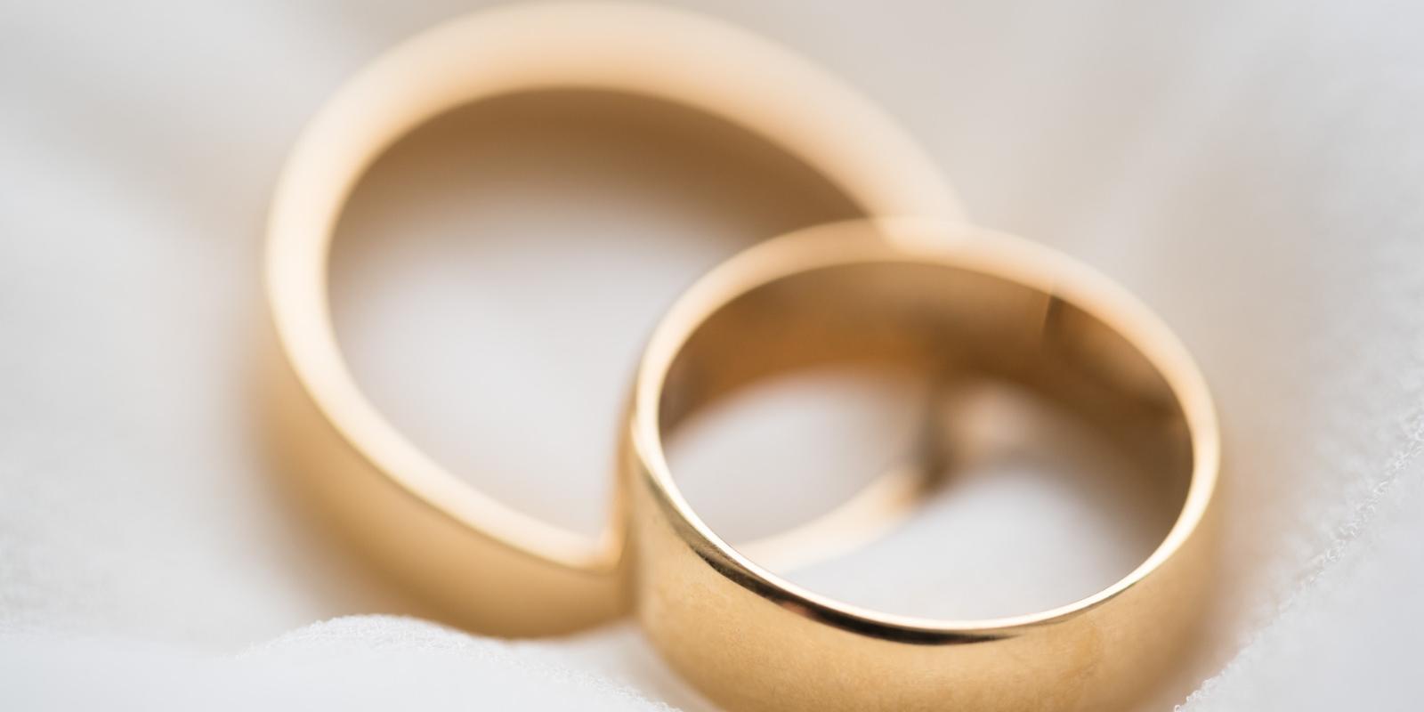 Trauringe, Ehe, Eheschließung, Feier, Goldhochzeit, Zeichen der Verbundenheit, Verbindung, Bindung, Paar, zusammen gehören, Zusammengehörigkeit, Sakrament der Ehe, Hochzeit, Ex-Bild-DB-ID: 19671