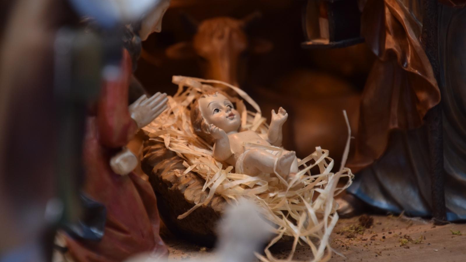 Krippendarstellung mit dem Jesuskind